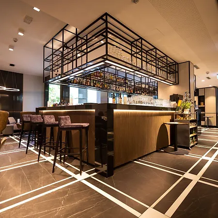 Ginn & Lounge Yorck מלון